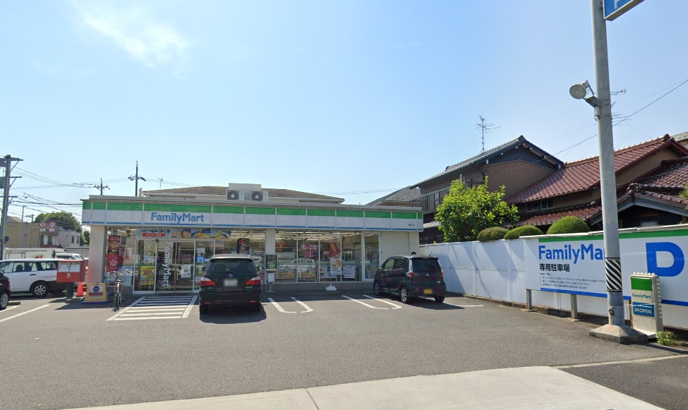 コンビニ　ファミリーマート 城町店（コンビニ）まで520m
