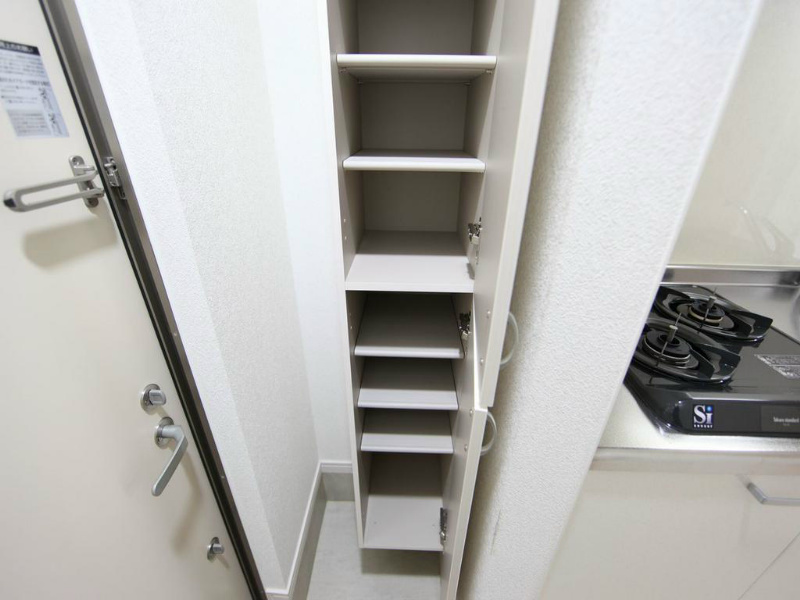 玄関　玄関　シューズボックス付（収納充実してます）