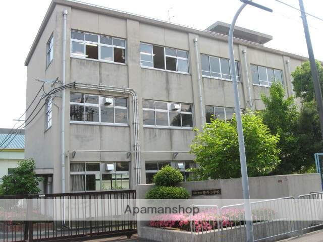 小学校　高槻市立磐手小学校（小学校）まで749m