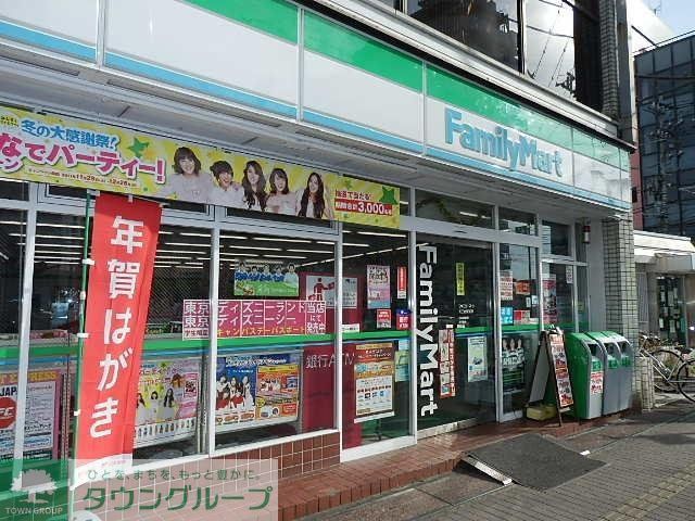 コンビニ　ファミリーマート（コンビニ）まで870m