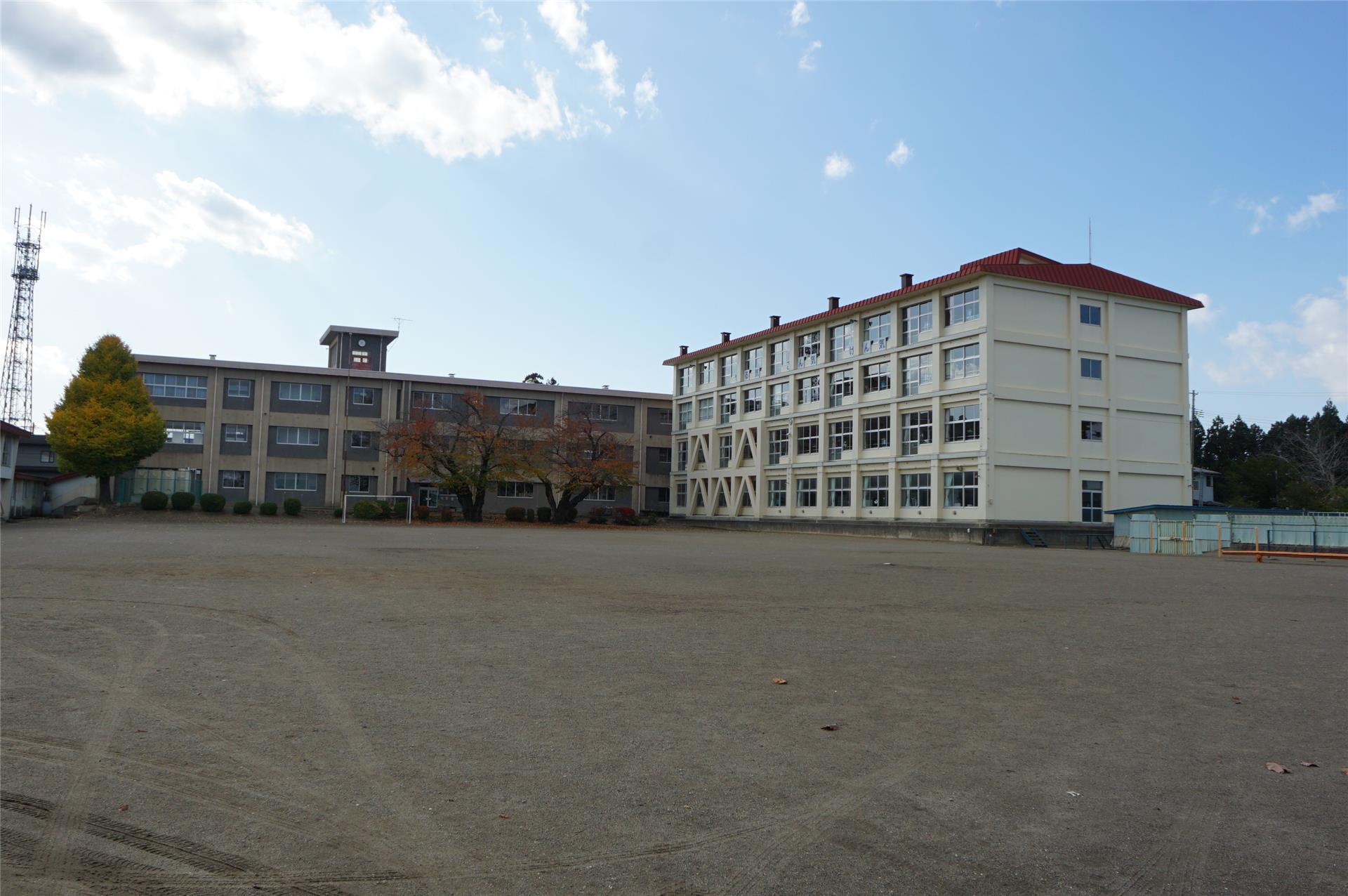 小学校　八戸市立新井田小学校（小学校）まで515m