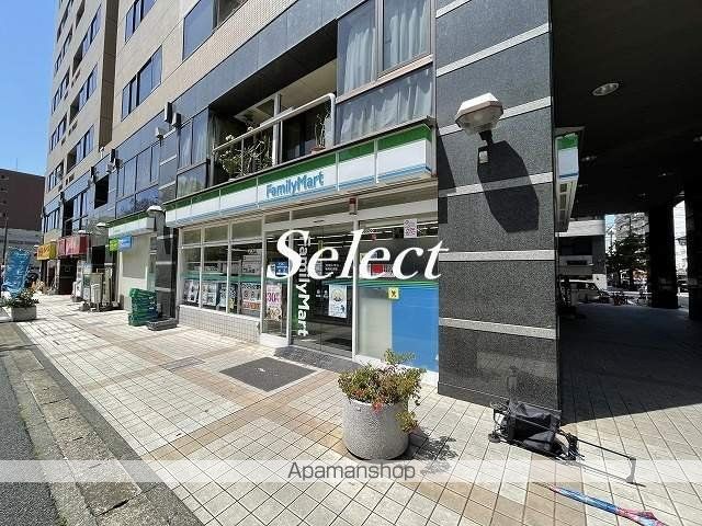 コンビニ　ファミリーマート（コンビニ）まで191m