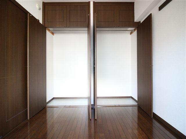 収納　洋室収納。便利なハンガーパイプ付き