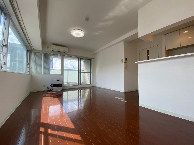 居室・リビング　広くてキレイなお部屋が広がっていて、充実した生活が送れそう。