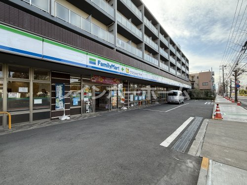 コンビニ　ファミリーマート（コンビニ）まで933m