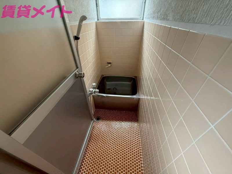 バス・シャワールーム　反転タイプ参考写真