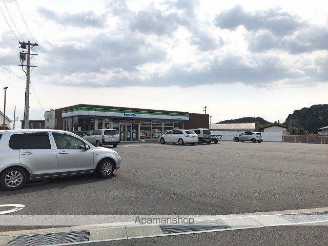 コンビニ　ファミリーマート（コンビニ）まで312m
