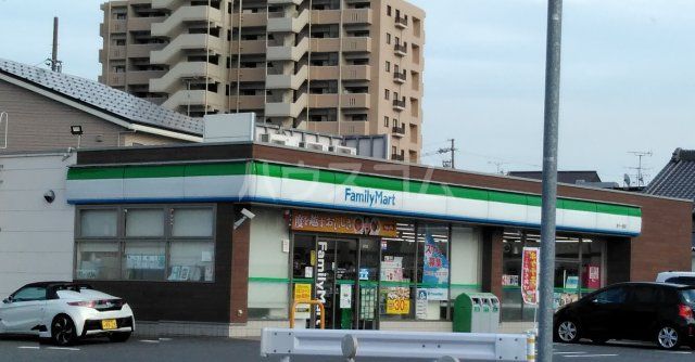 コンビニ　ファミリーマート 港十一屋店（コンビニ）まで552m