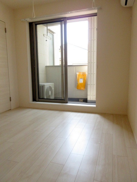 その他部屋・スペース　明るい内装の室内