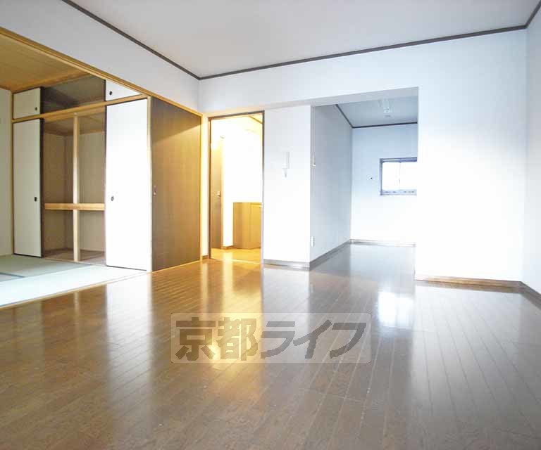居室・リビング　広々としたお部屋です。