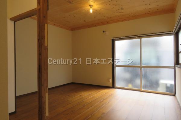 居室・リビング　２面に窓のあるお部屋です