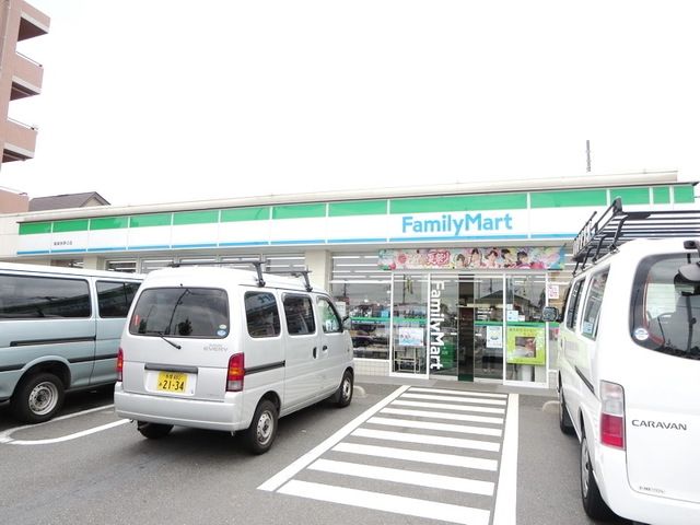 コンビニ　ファミリーマート（コンビニ）まで381m