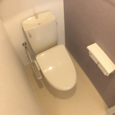 トイレ　温水洗浄便座付きのトイレです♪