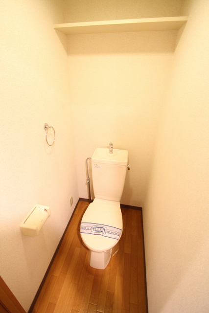 トイレ　トイレ。個室トイレですよ。