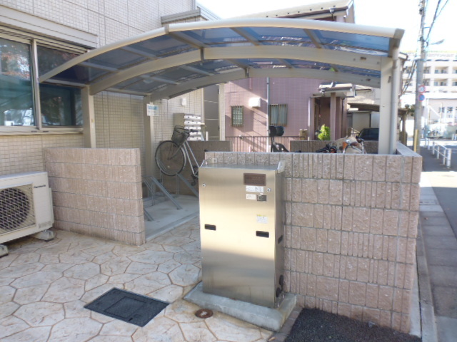 その他共有部分　屋根付きの駐輪場あります！