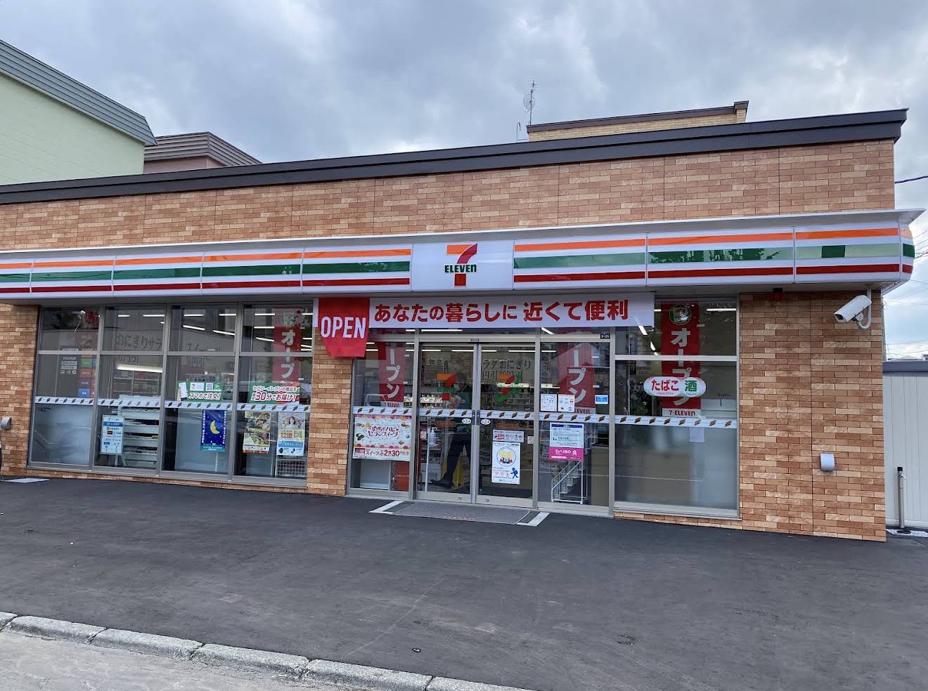 コンビニ　セブンイレブン札幌北31条店（コンビニ）まで124m