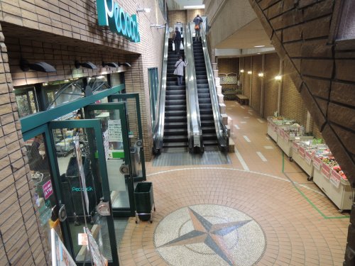 スーパー　（株）ピーコックストア 甲東園店（スーパー）まで277m