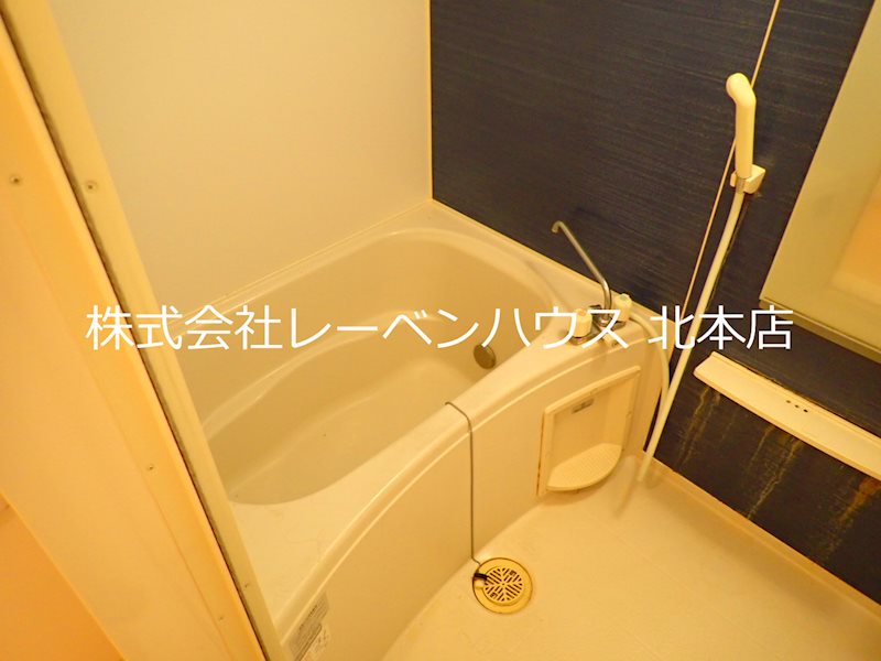 バス・シャワールーム　クリーニング前のお写真です