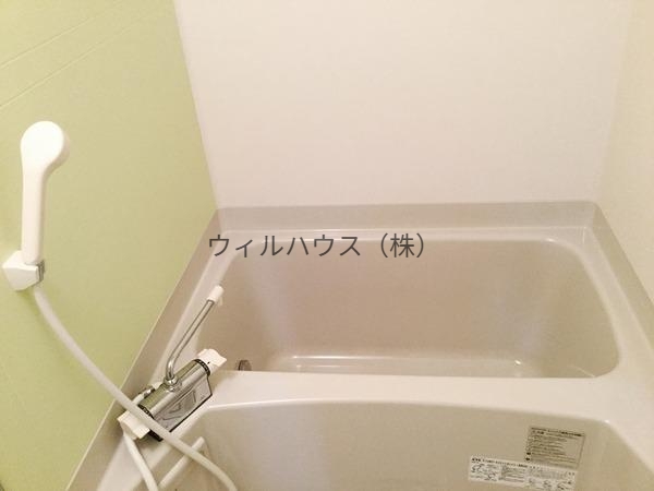 バス・シャワールーム　浴室乾燥機、追い焚き機能付きバス！