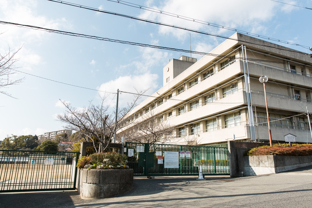 小学校　箕面市立萱野北小学校（小学校）まで861m