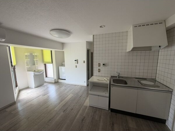 キッチン　※写真は同じマンションの違う部屋のものになります。