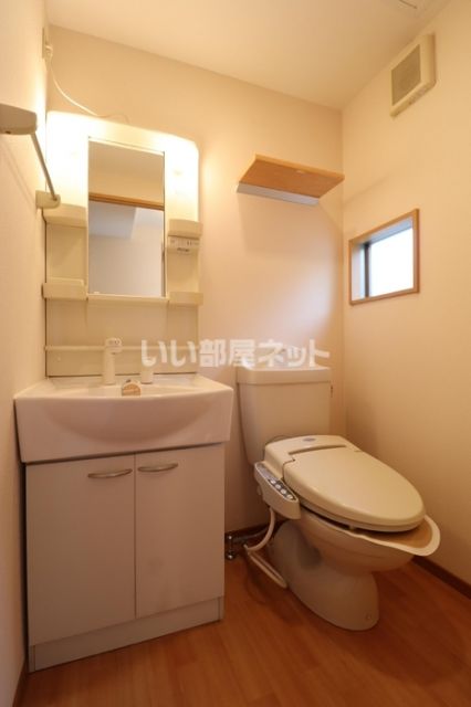 リースランド福島 A棟のトイレ写真