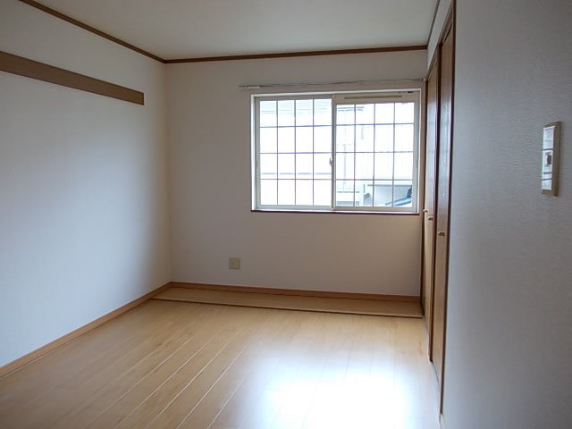 小田急小田原線 新松田駅 バス乗車時間：13分 最寄りバス停で下車 徒歩5分 2階建 築27年の内装写真
