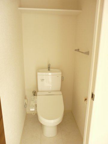 トイレ　別タイプ部屋　参考写真です