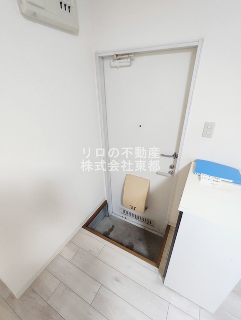 西武国分寺線 恋ケ窪駅 徒歩9分 2階建 築34年の玄関写真
