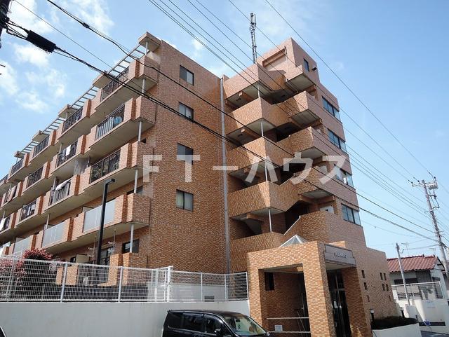 建物外観　外壁タイル張り