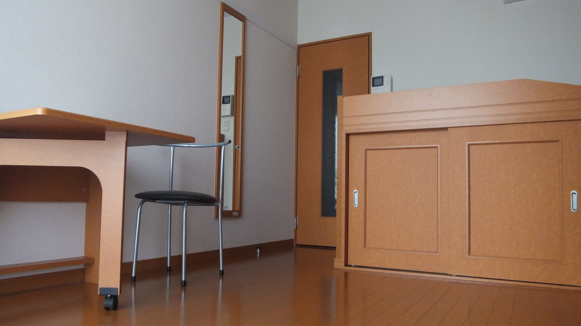 その他部屋・スペース　1Fフローリング　2Fじゅうたん敷き