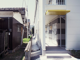 【なぎさ公園前の建物外観】