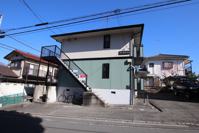 横浜市保土ケ谷区川島町のアパートの建物外観