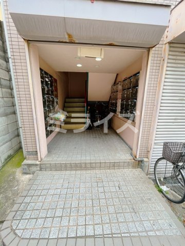 【吹田市高浜町のマンションのエントランス】