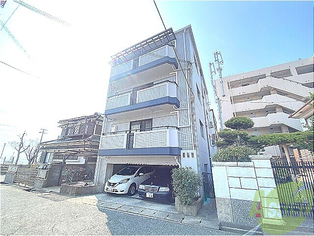 【神戸市垂水区城が山のマンションの建物外観】