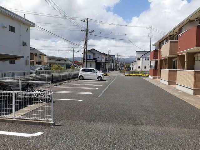 【北茨城市中郷町上桜井のアパートの駐車場】