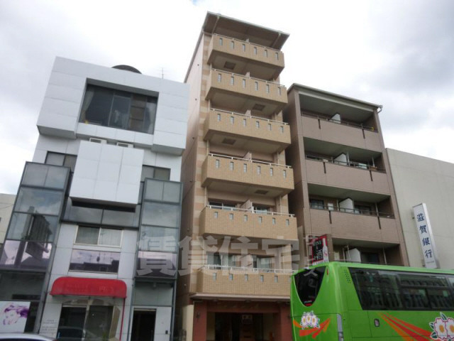 京都市東山区西海子町のマンションの建物外観