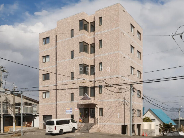 札幌市豊平区西岡四条のマンションの建物外観