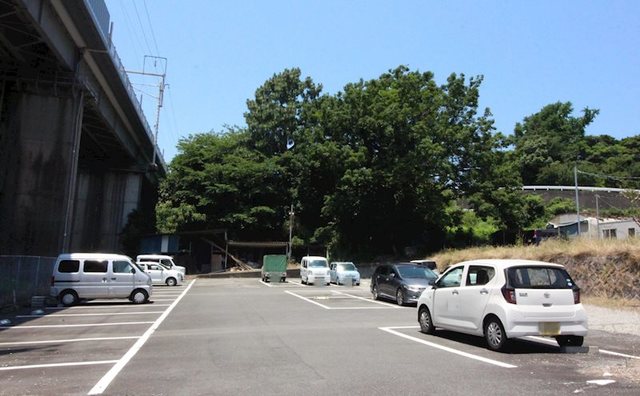 【沼津市石川のアパートの駐車場】