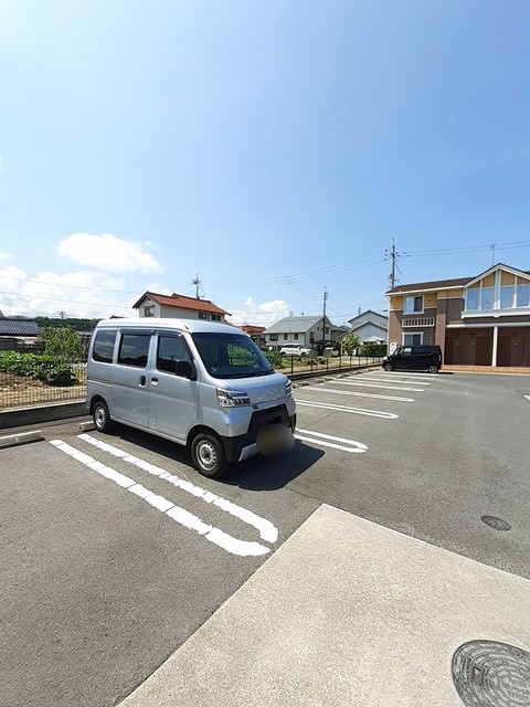 【出雲市知井宮町のアパートの駐車場】