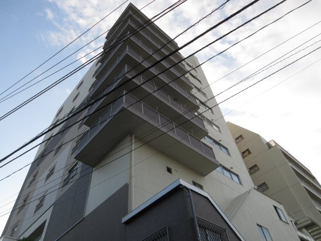 新宿区上落合のマンションの建物外観