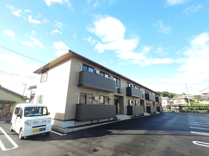 福山市本庄町中のアパートの建物外観