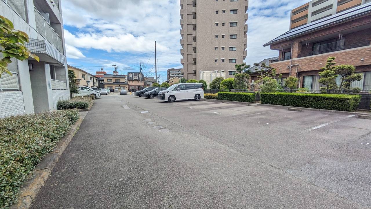 【エル・ミオーレ朝生田の駐車場】