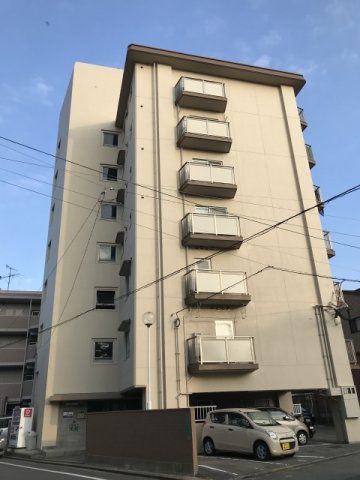 【福岡市早良区室見のマンションのエントランス】