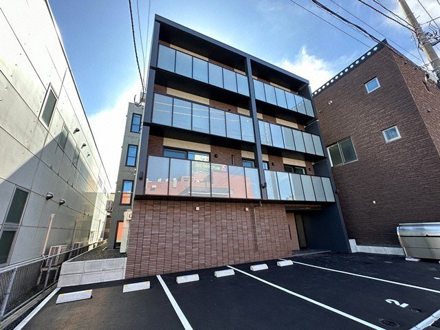 札幌市豊平区美園三条のマンションの建物外観