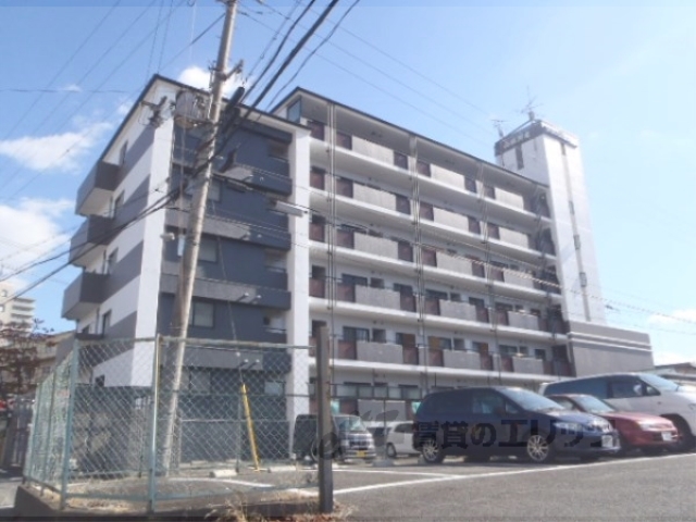 【城陽市寺田のマンションの建物外観】