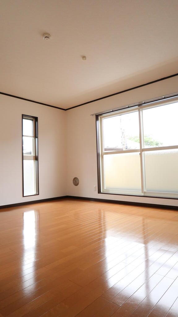 居室・リビング　洋室10帖ございます！！