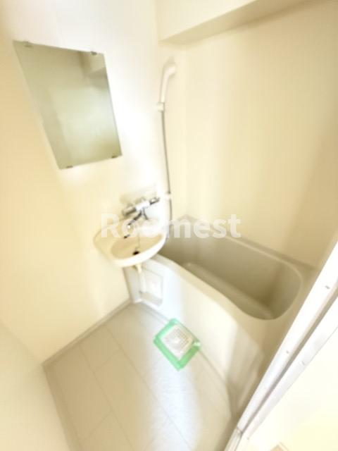 バス・シャワールーム　コンパクトで使いやすいお風呂です