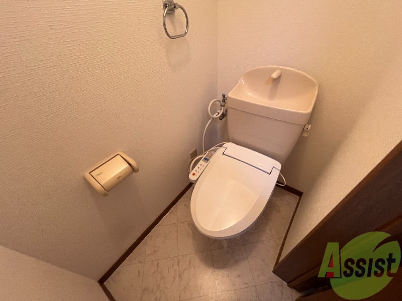 トイレ　トイレはウォシュレット付きです。嬉しいですね。