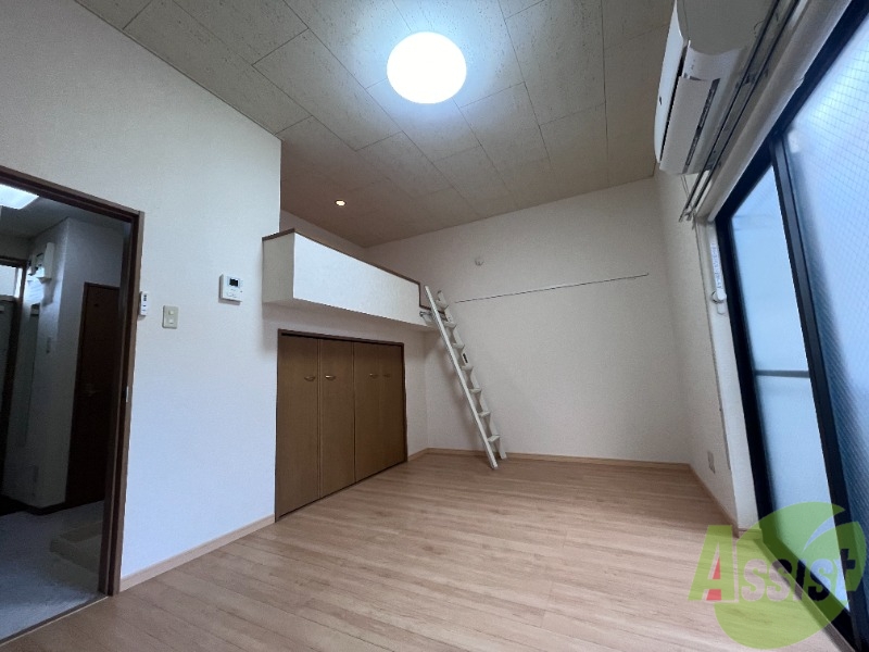 その他部屋・スペース　洋室を別角度から撮影しました。イメージを掴んでください。